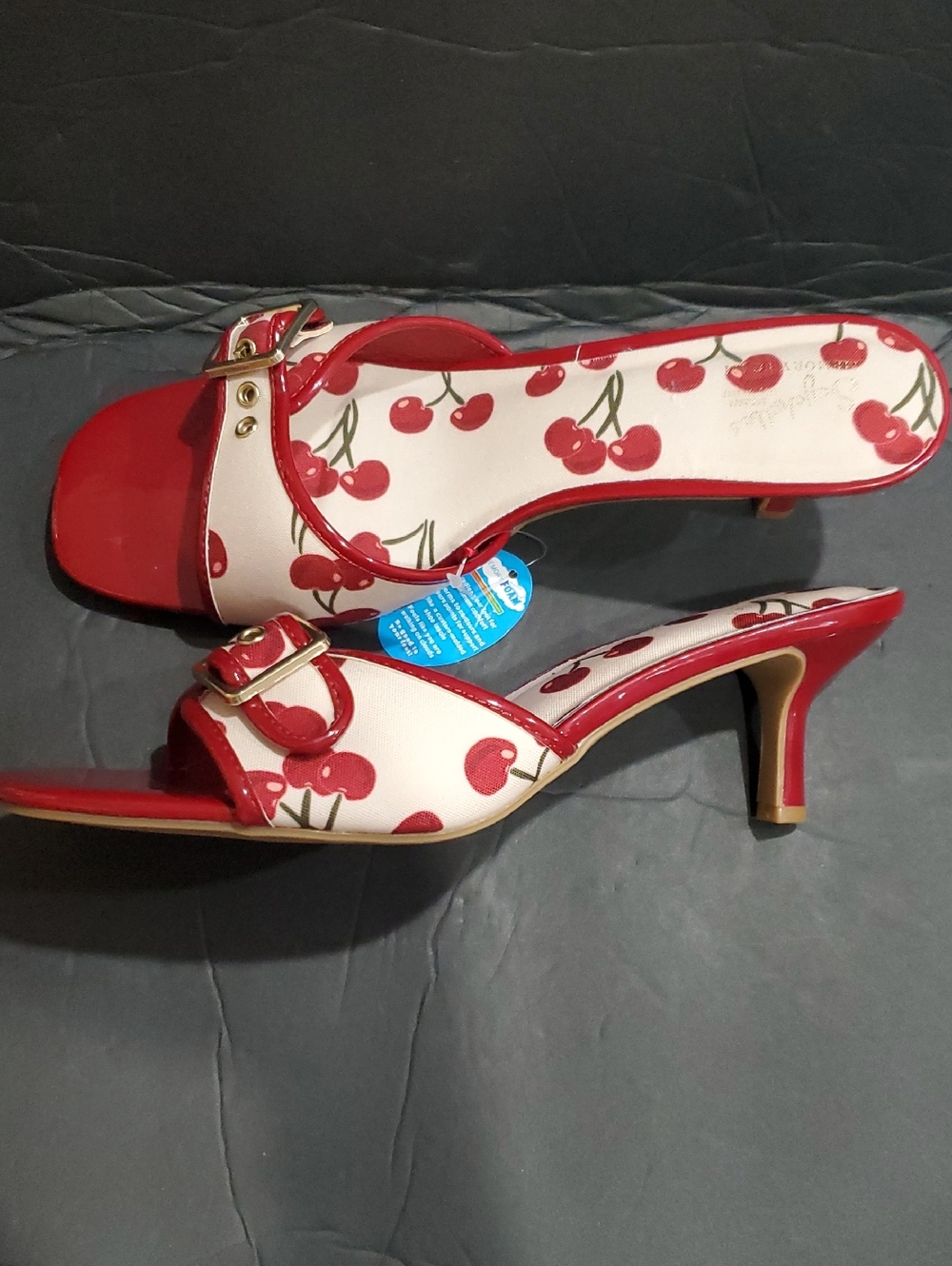 Seychelles red patent cherry print memory foam buckle strap kitten heels size 11 - Picture 6 of 13